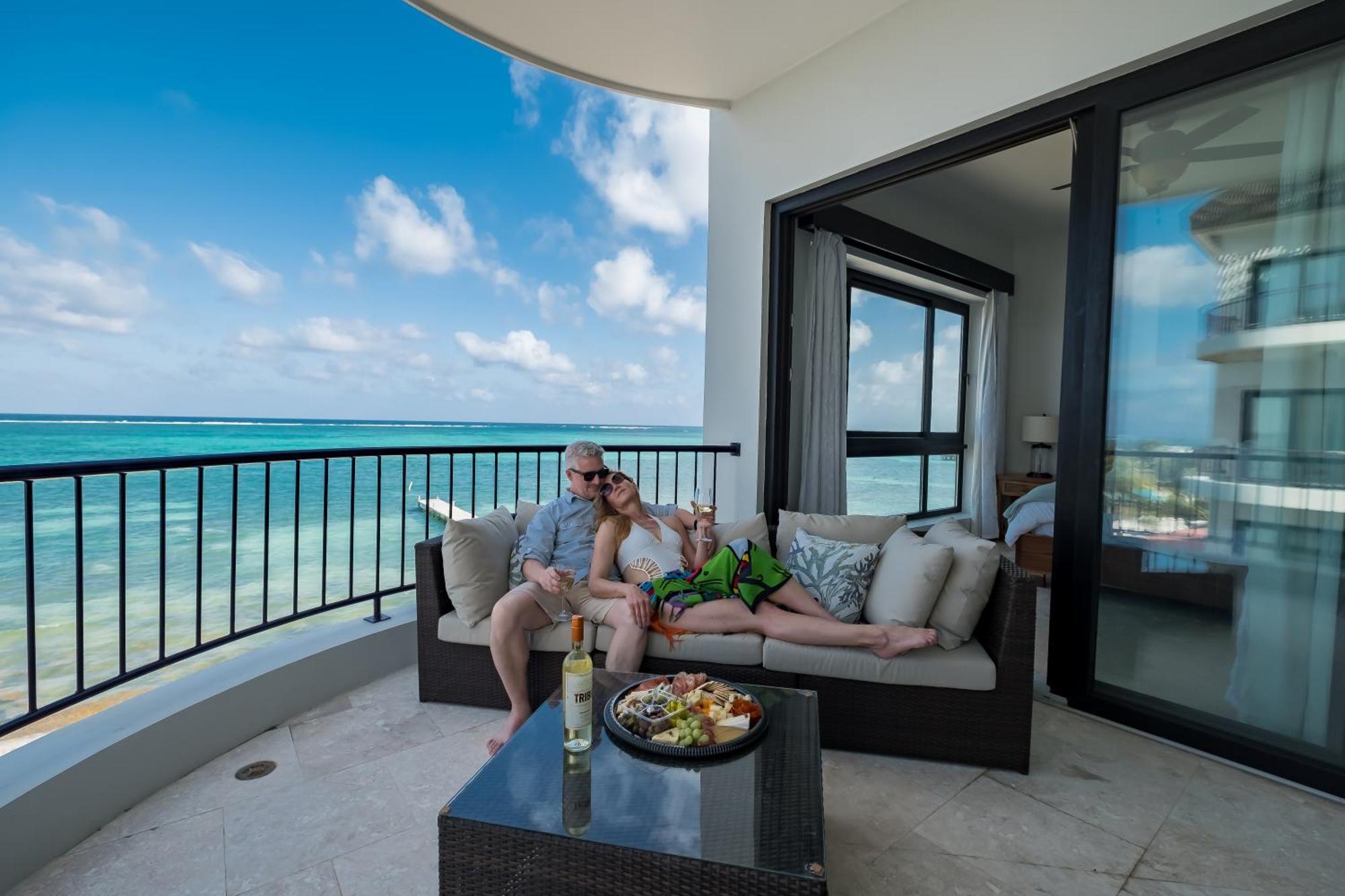 Diamante Beachfront Suites San Pedro  Exteriér fotografie